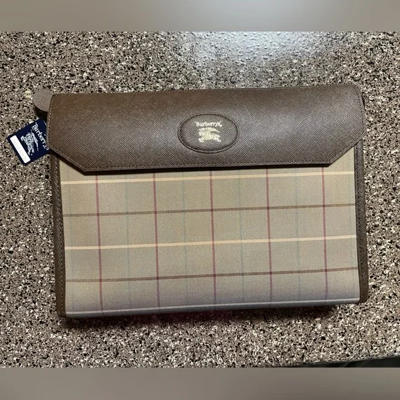 Vintage Burberrys Nova Check Clutch NWT - Picture 2 of 9